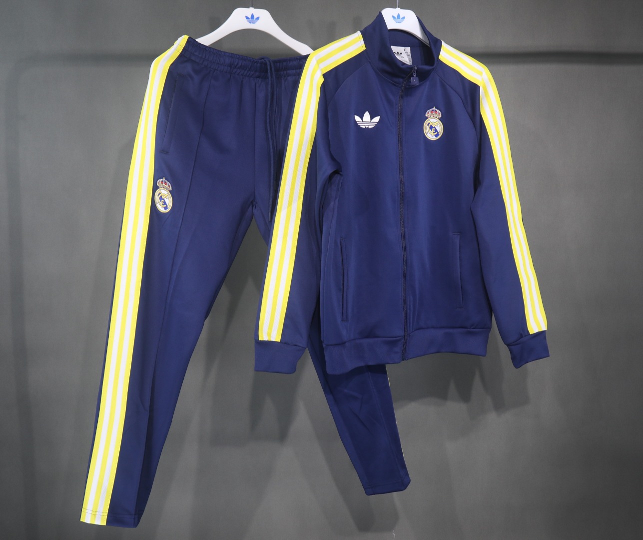Real Madrid2026New Retro Soccer CasualJacketSet