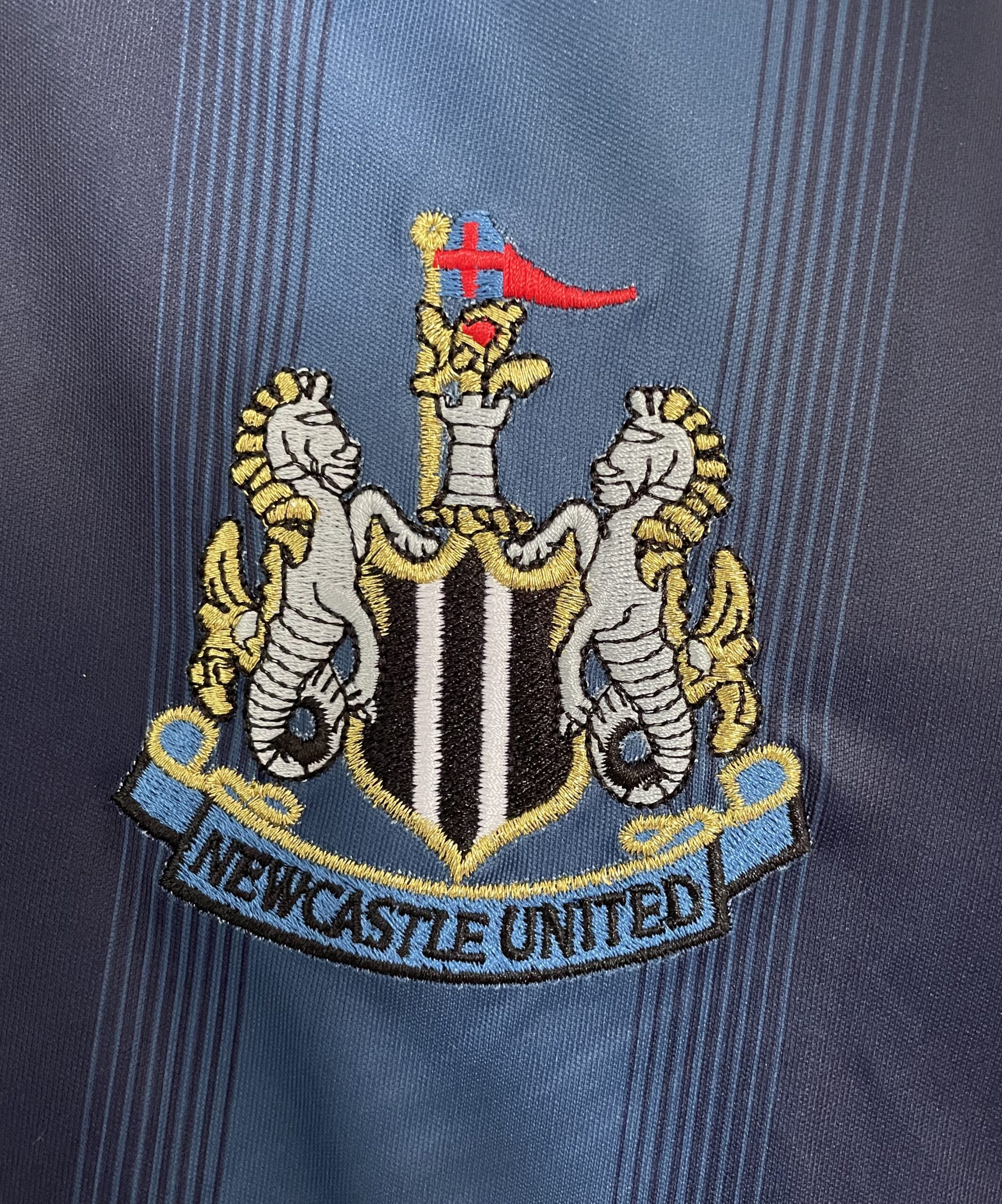 04-05 Newcastle United Away Retro Jersey - Image 2