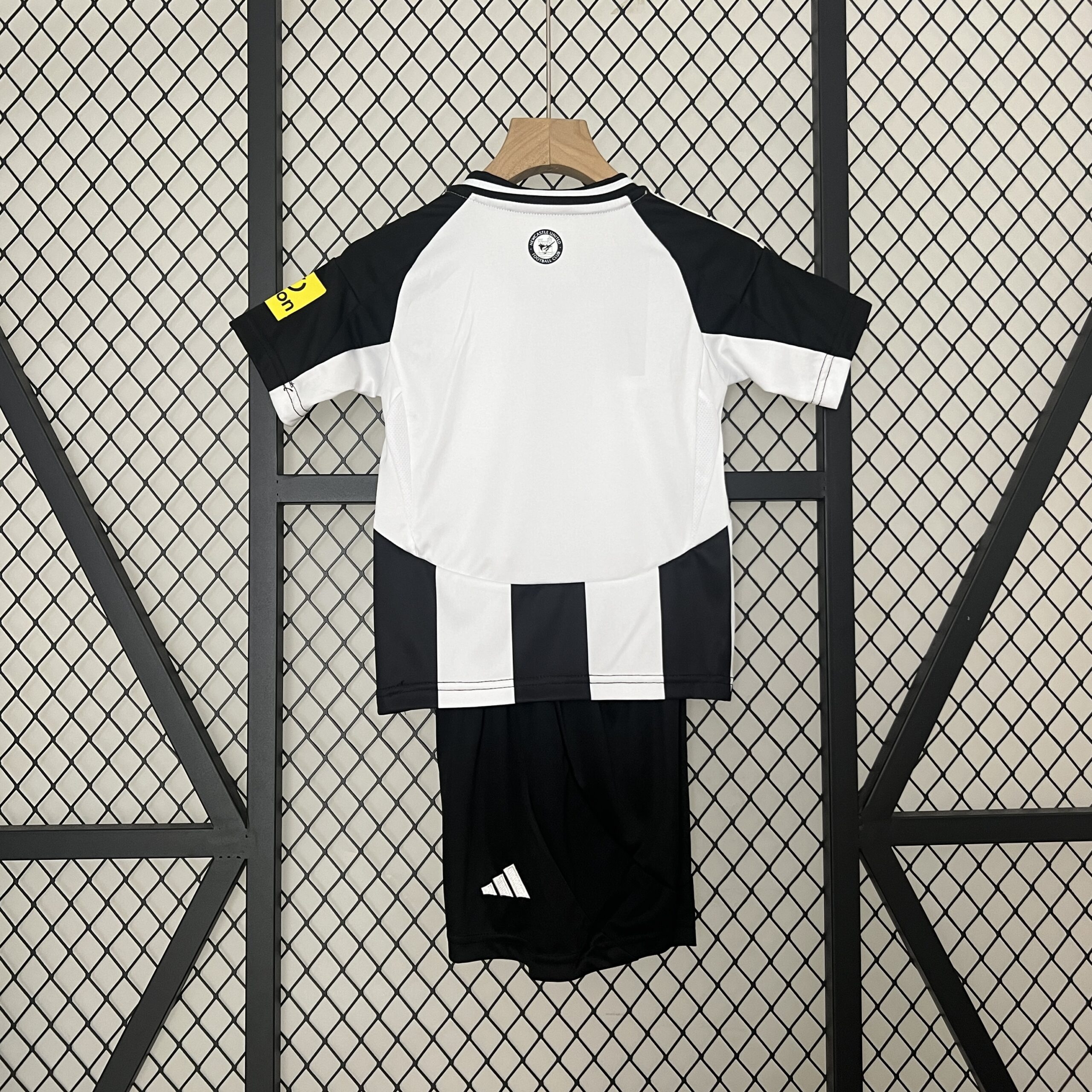 24-25 Newcastle United Home Kids Kit - Image 8