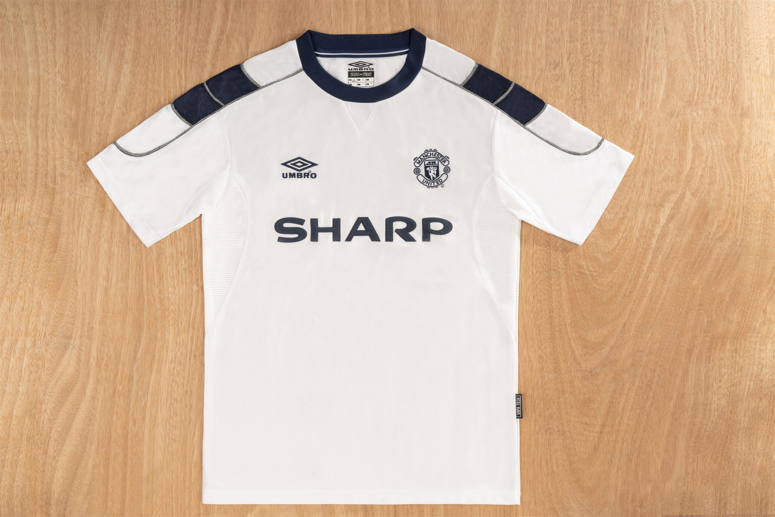 99-00 Manchester United Away Retro Jersey - Image 3