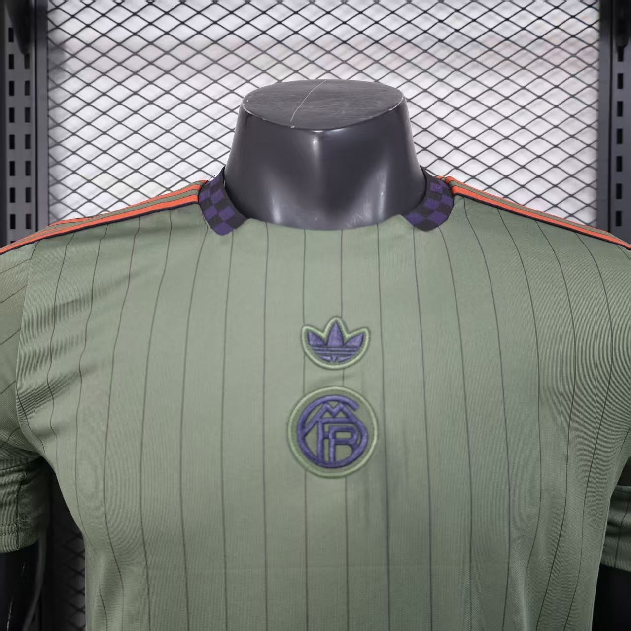 25-26 Bayern Fashion Jersey - Image 2