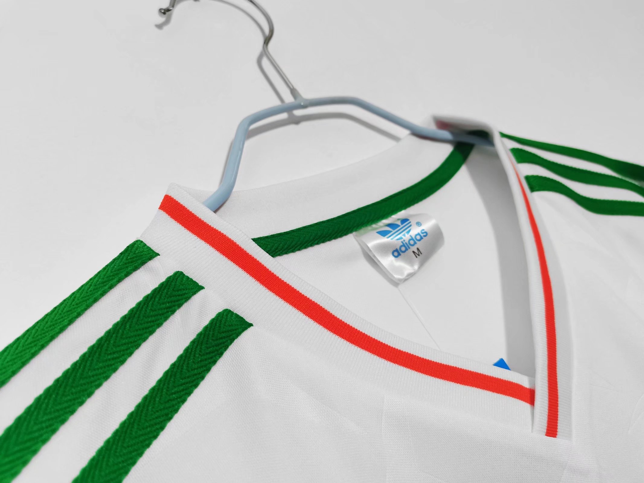1990-92 Ireland Away Retro Jersey - Image 4