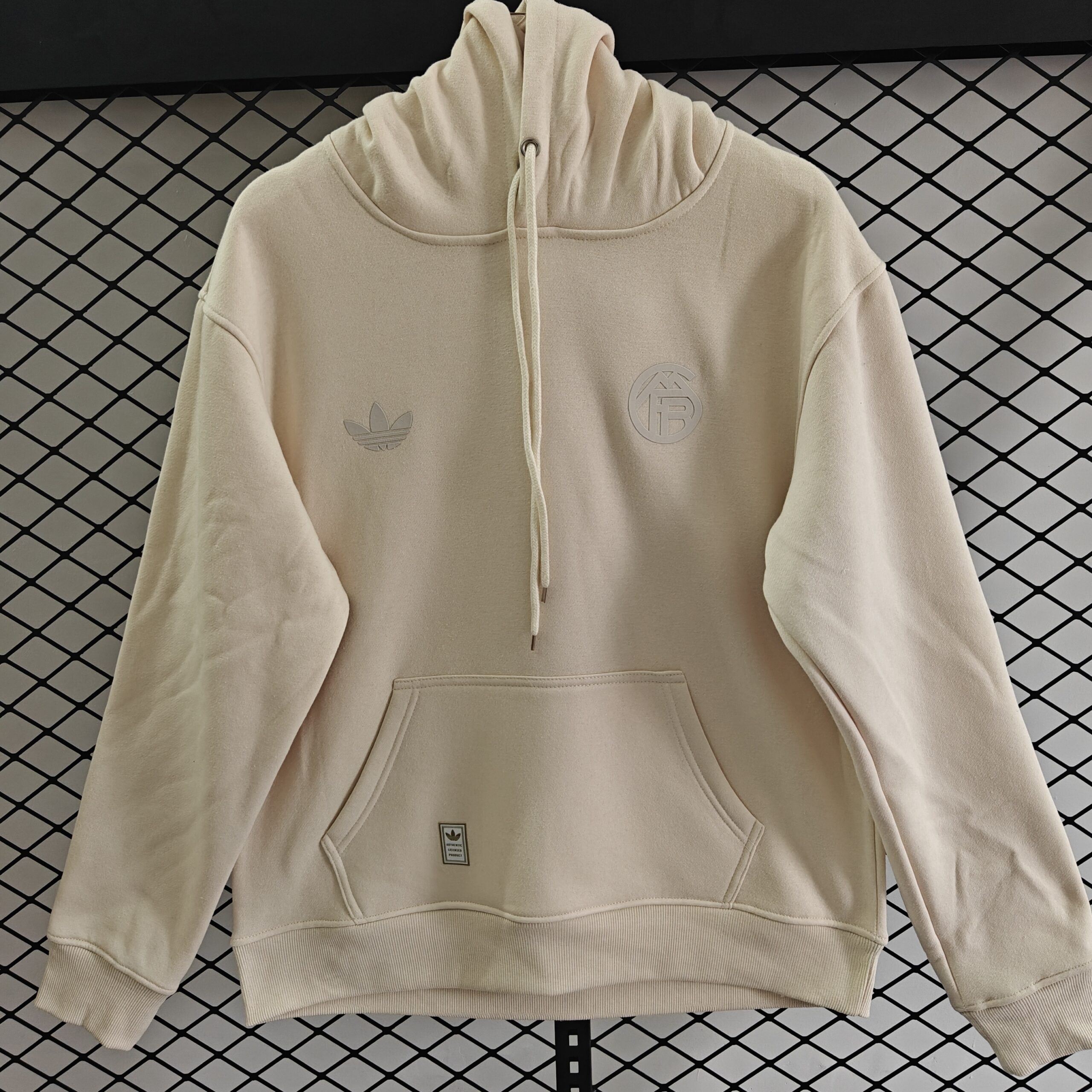 25-26 Bayern Hoodie - Image 4