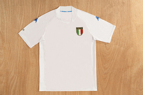 2002 Italy Away Retro Jersey - Image 3