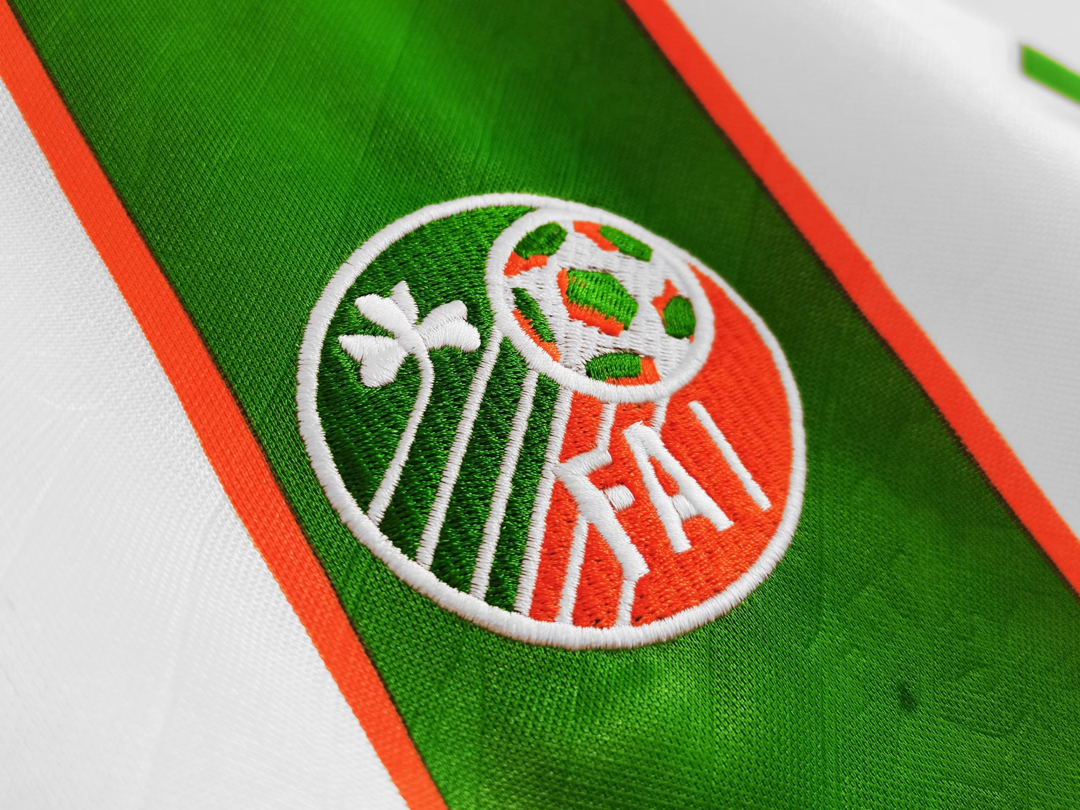 1994 Ireland Away Retro Jersey - Image 5