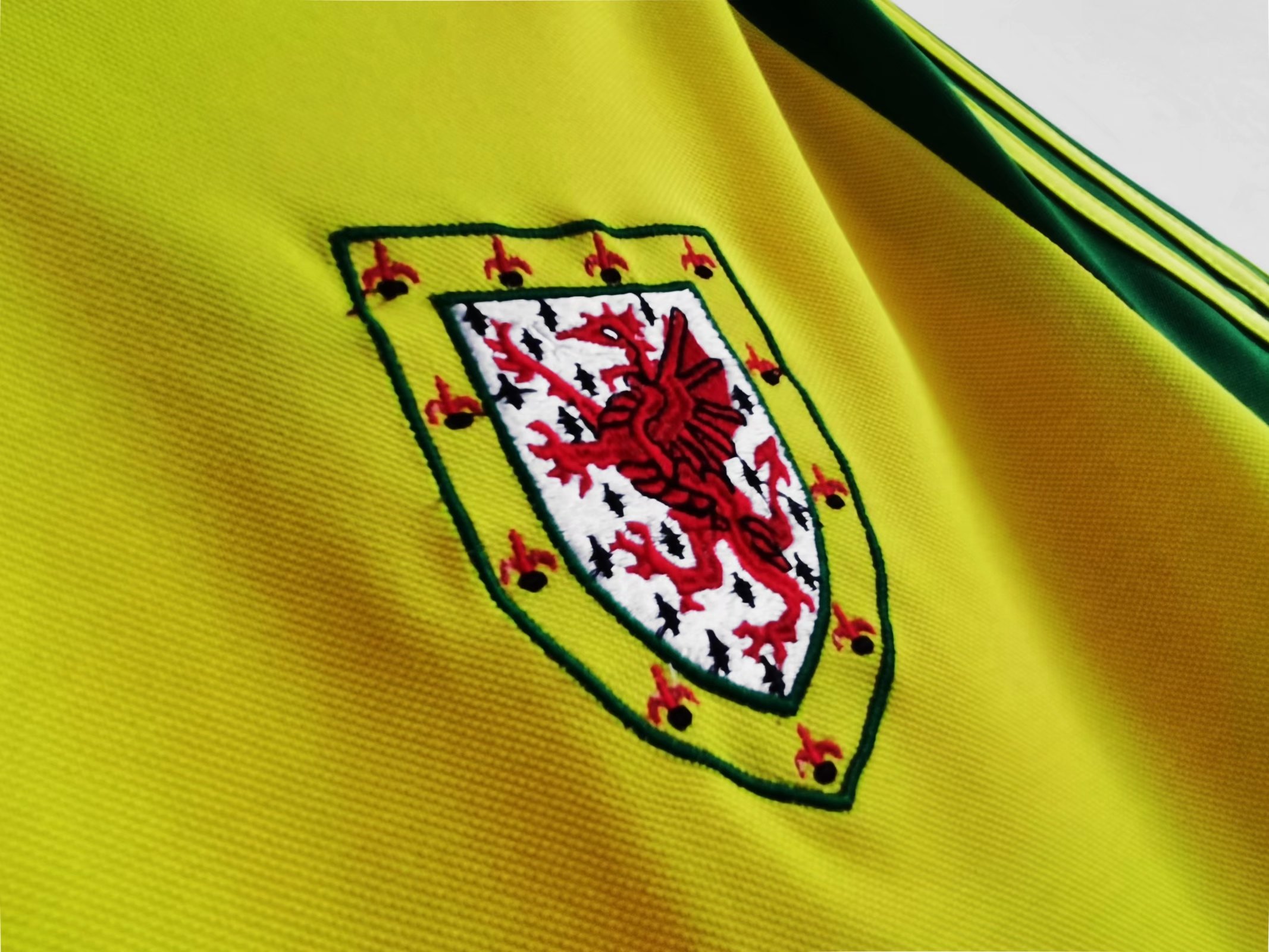 1982 Wales Away Retro Jersey - Image 5