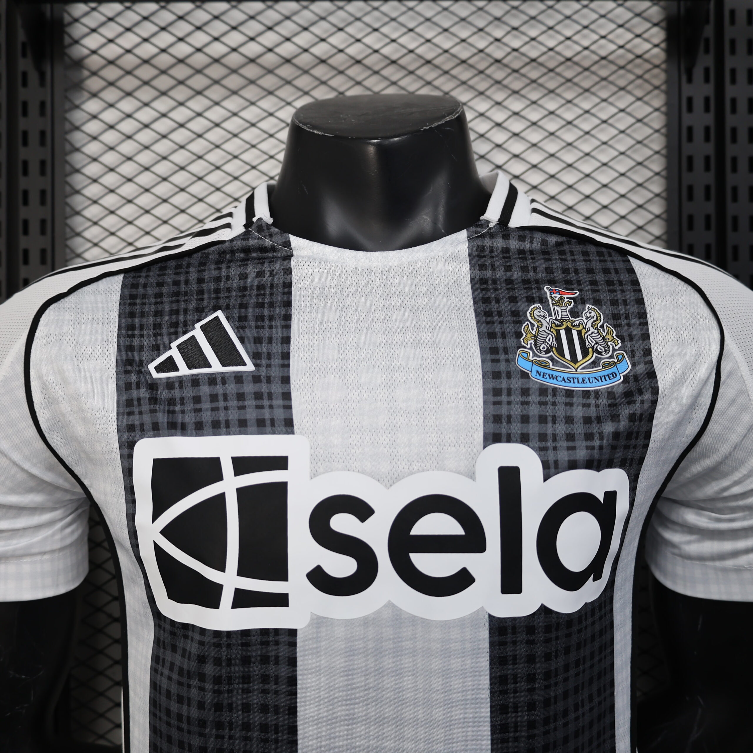 25-26 Newcastle United Home Player Jersey - Image 2