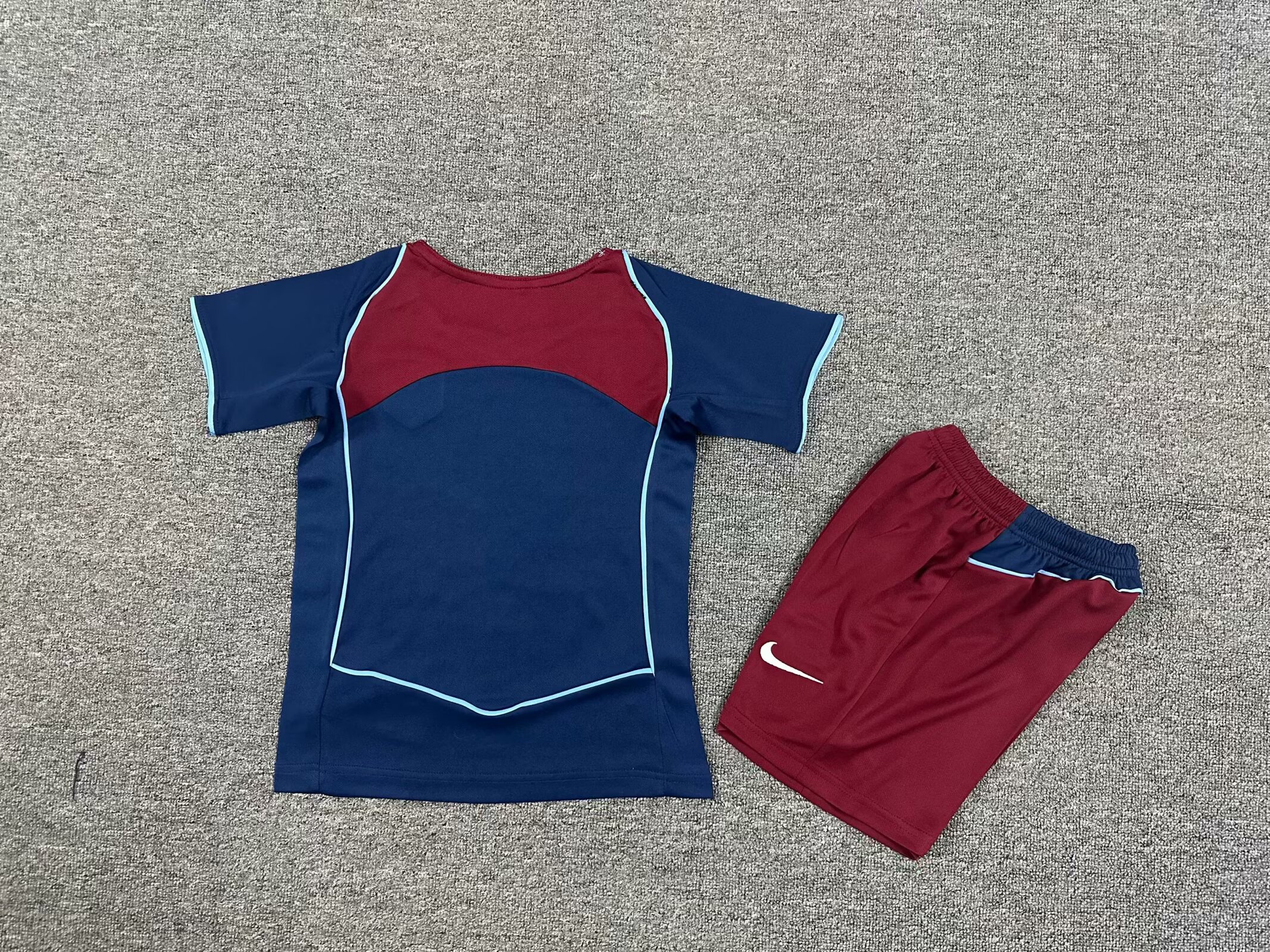 04-05 Atletico Madrid Away Kid Kit - Image 2