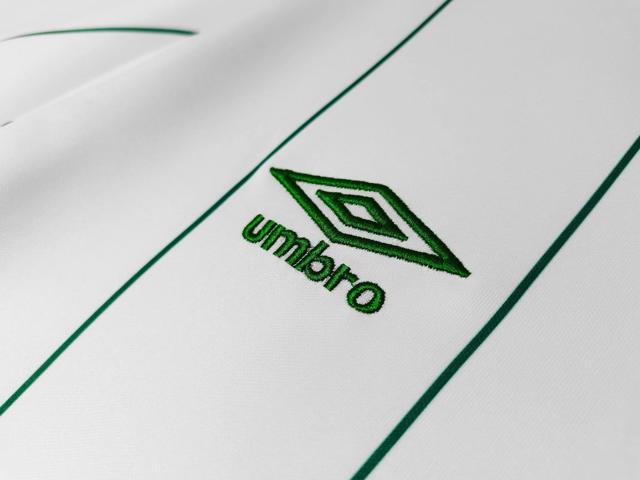 1984-86 Celtic Away Retro Jersey - Image 8