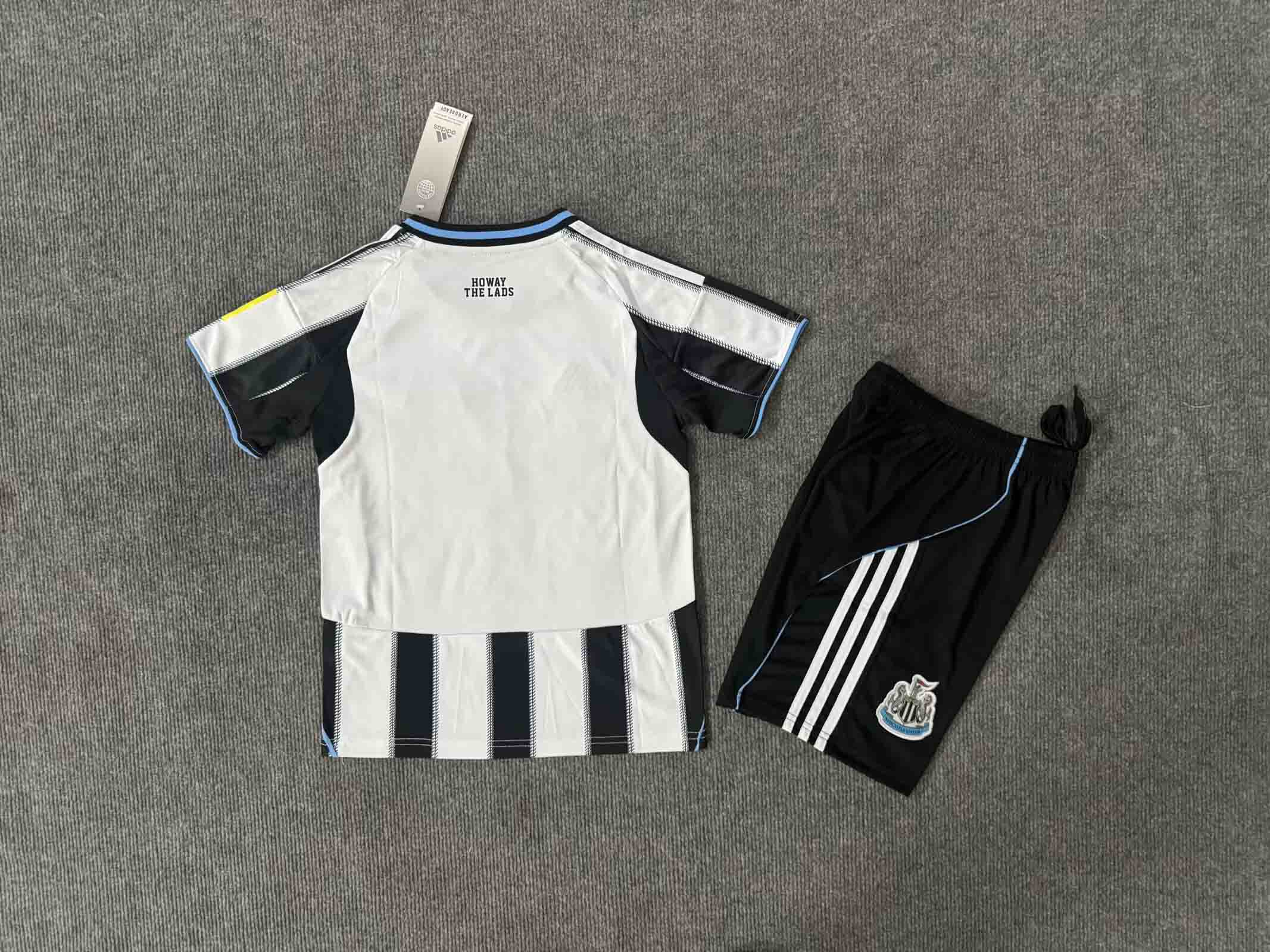 25-26 Newcastle Home Kid Kit - Image 2