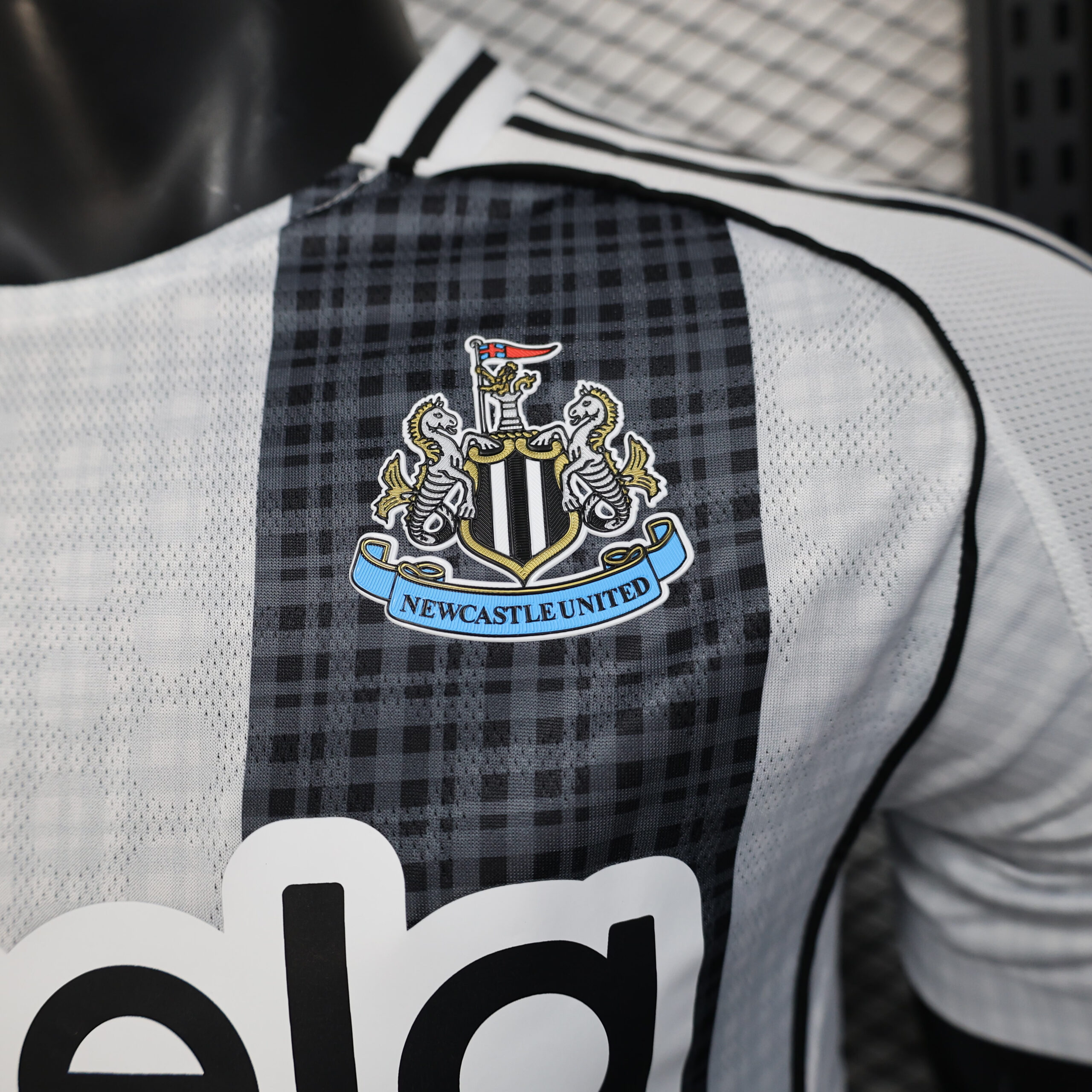 25-26 Newcastle United Home Player Jersey - Image 4