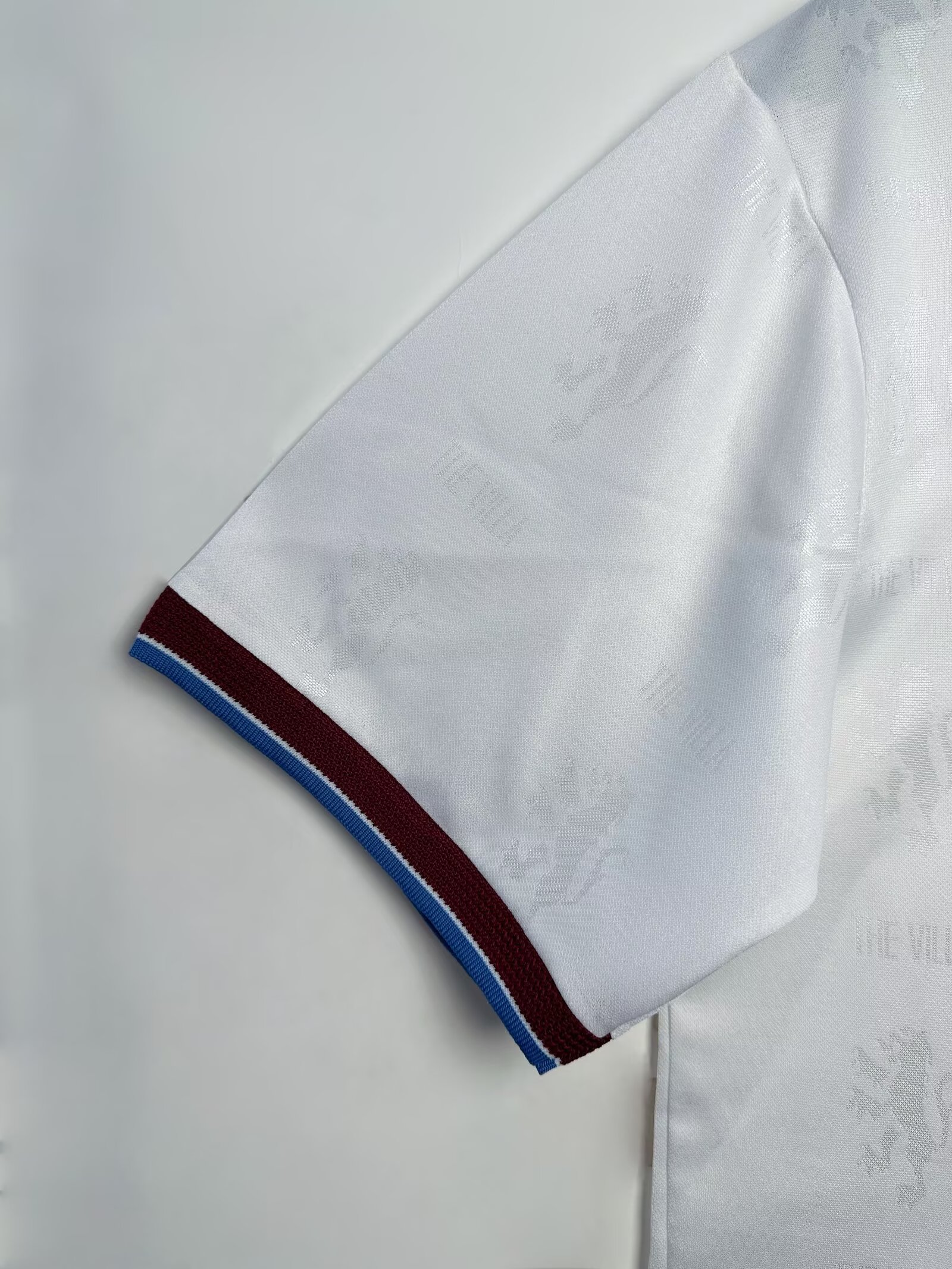 95-96 Aston Villa Away Retro Jersey - Image 4