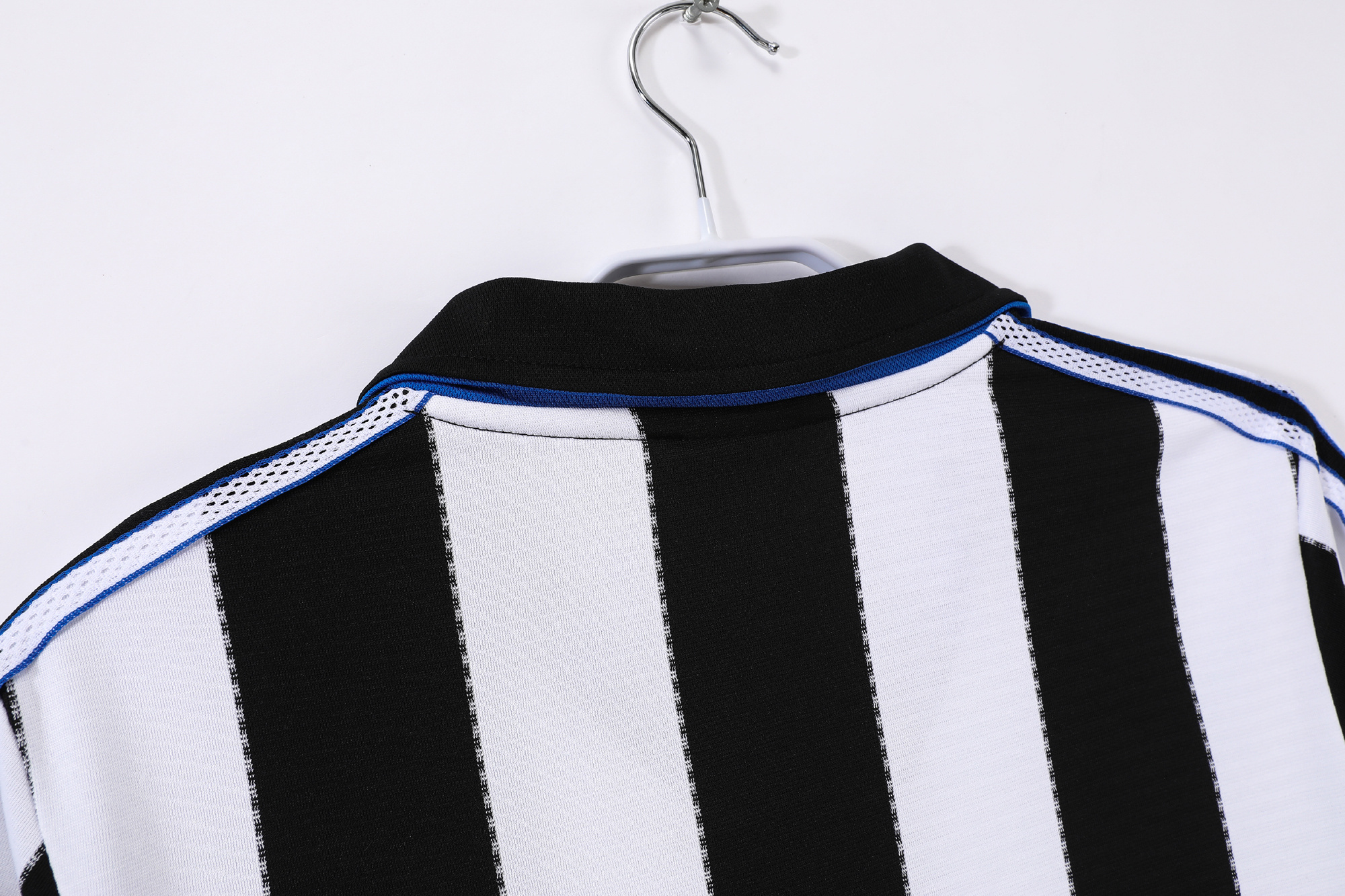 2000-2001 Newcastle United Home Retro Jersey - Image 9