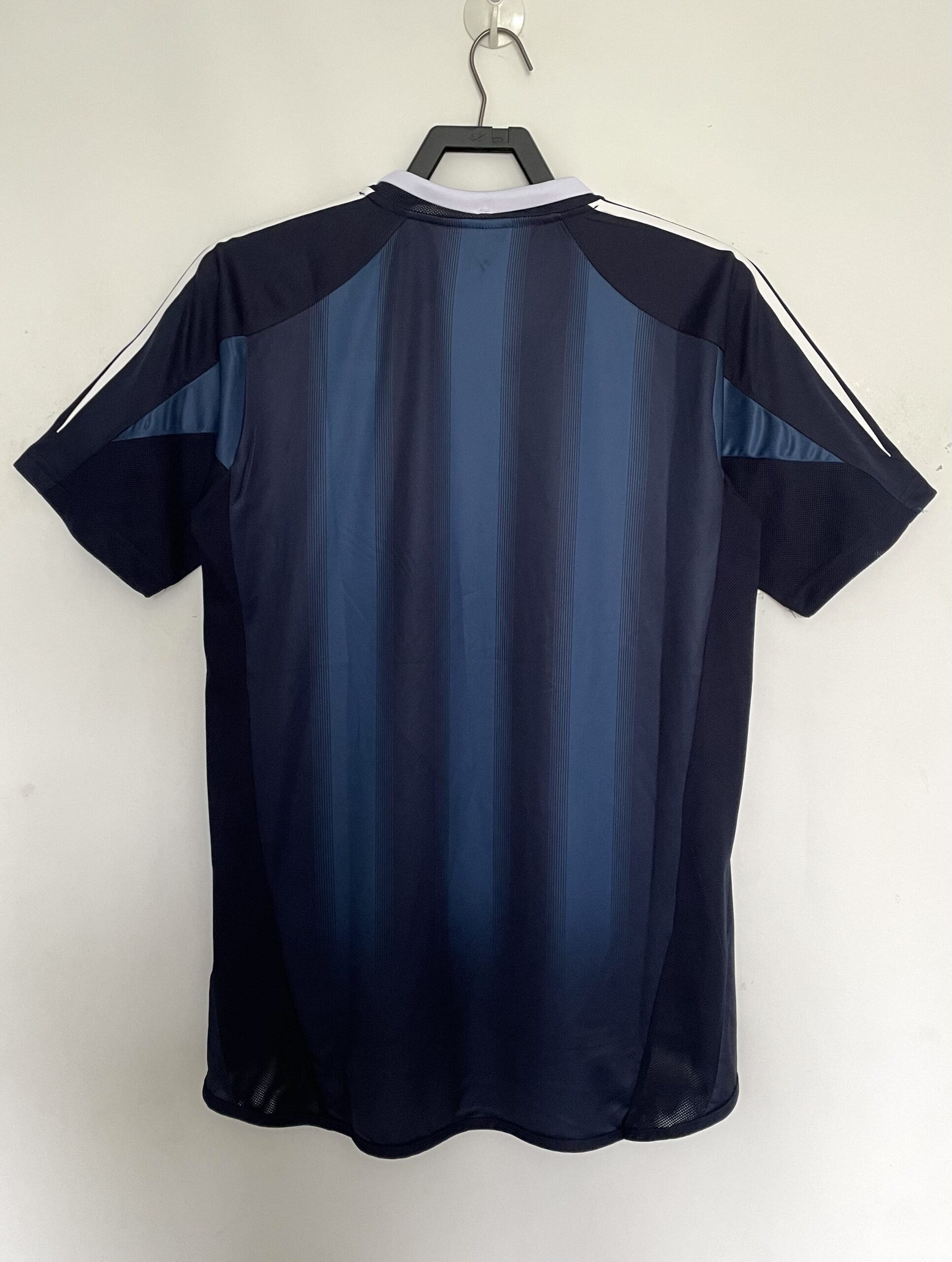 04-05 Newcastle United Away Retro Jersey - Image 6