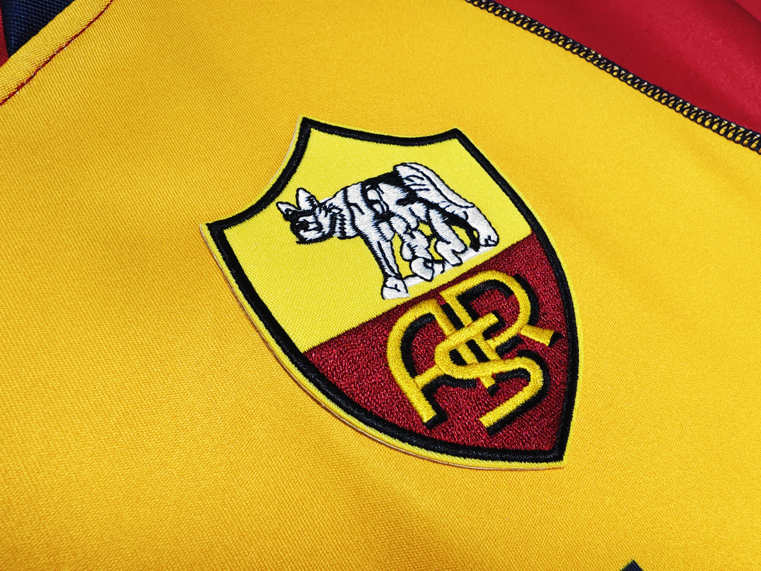 00-01 Roma Home Retro Jersey - Image 3