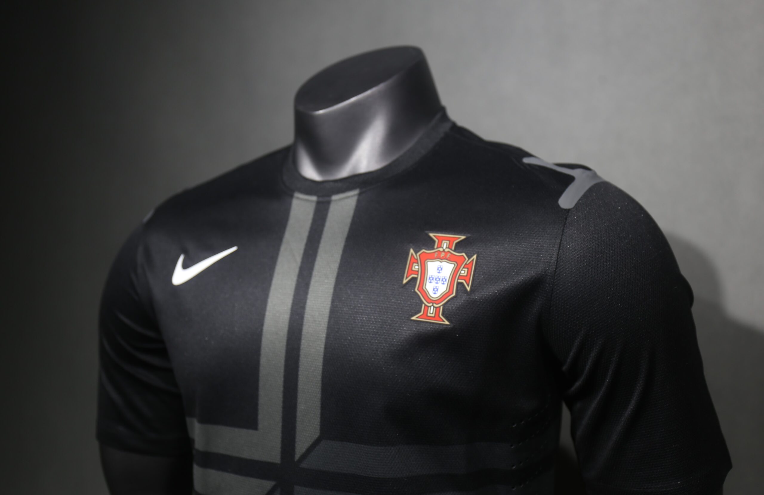 2013 Portugal Away Retro Jersey - Image 4