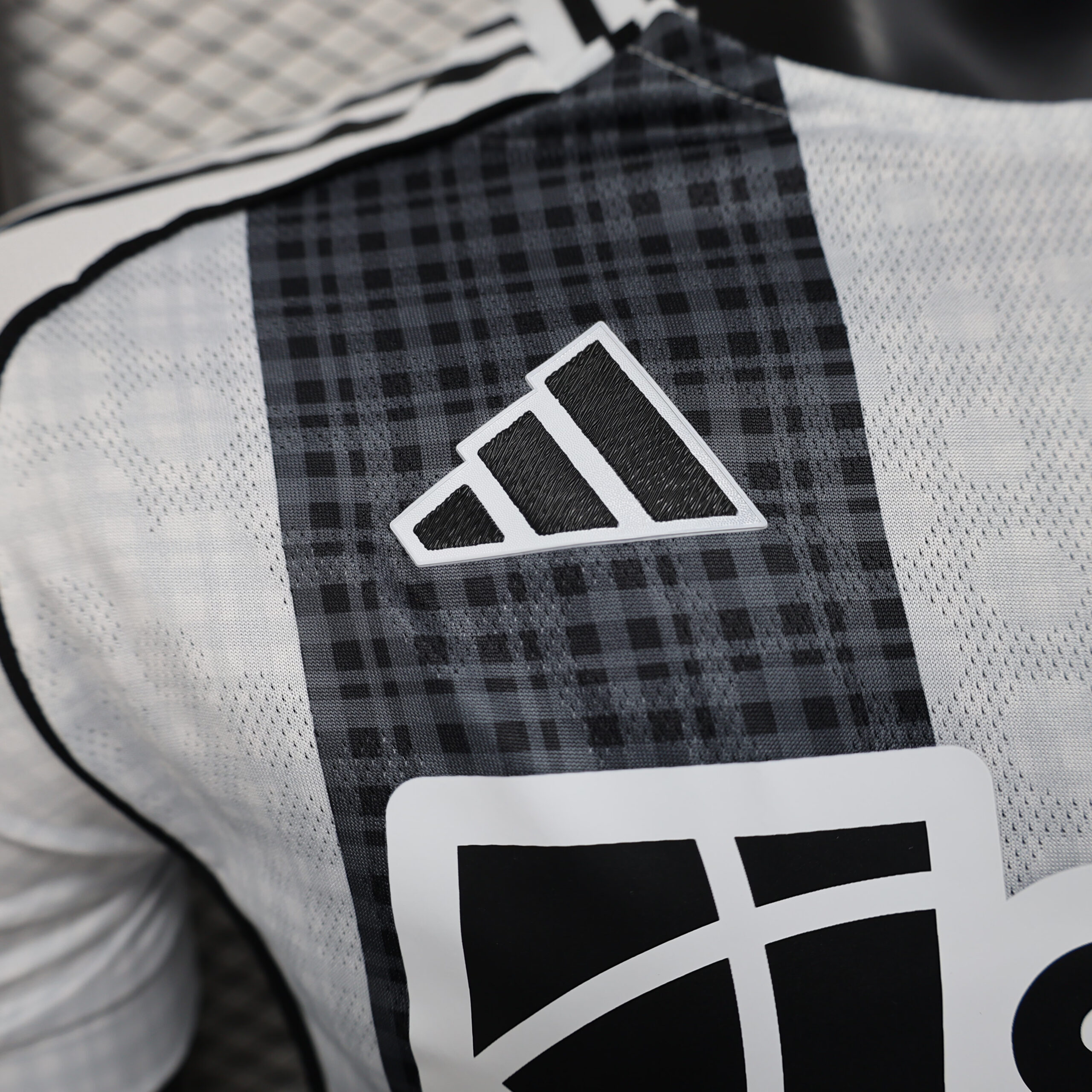 25-26 Newcastle United Home Player Jersey - Image 5