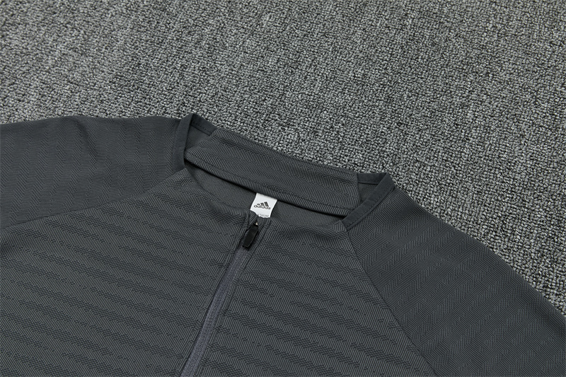 25-26 Bayern Munich Player Training Suit - Image 4