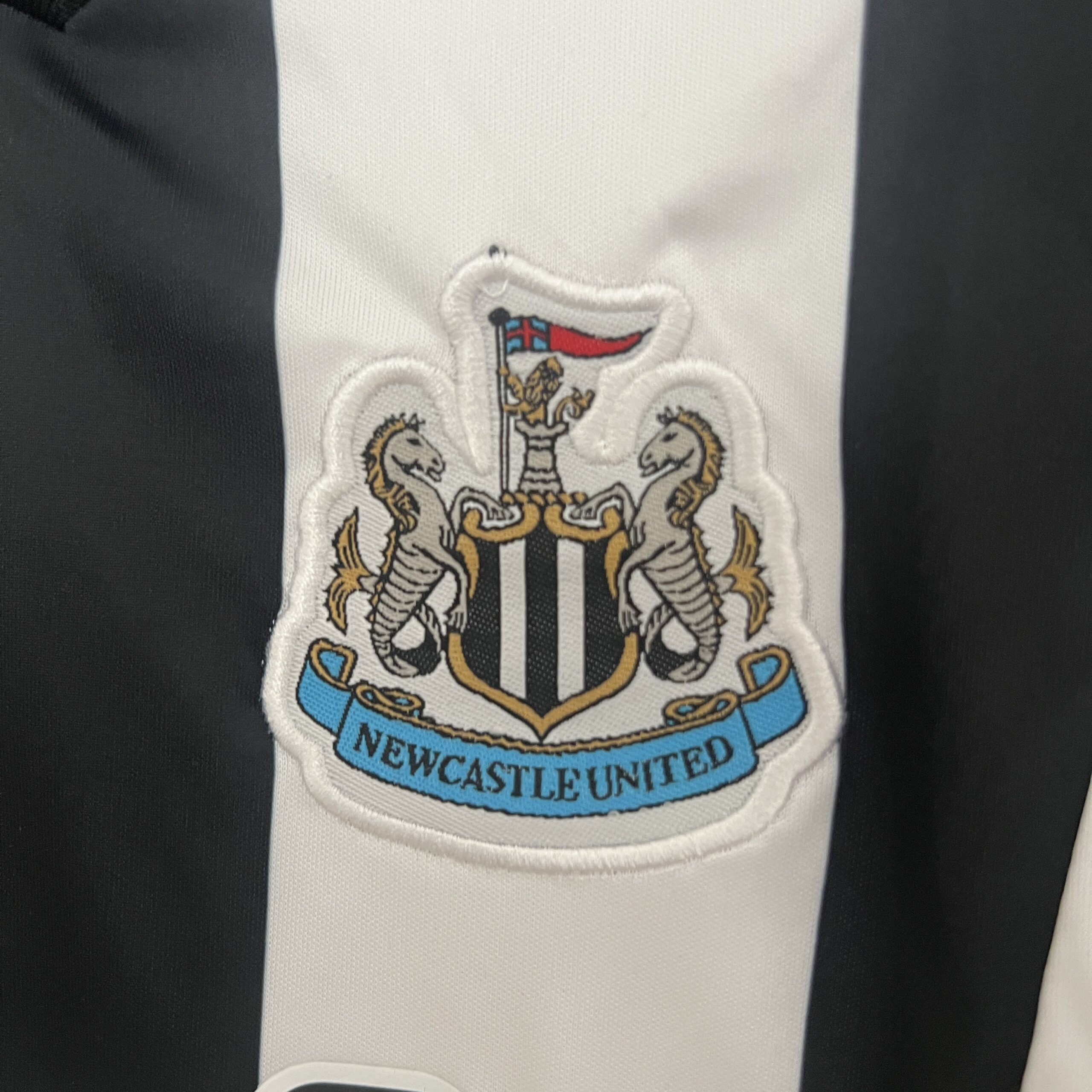 24-25 Newcastle United Home Kids Kit - Image 4