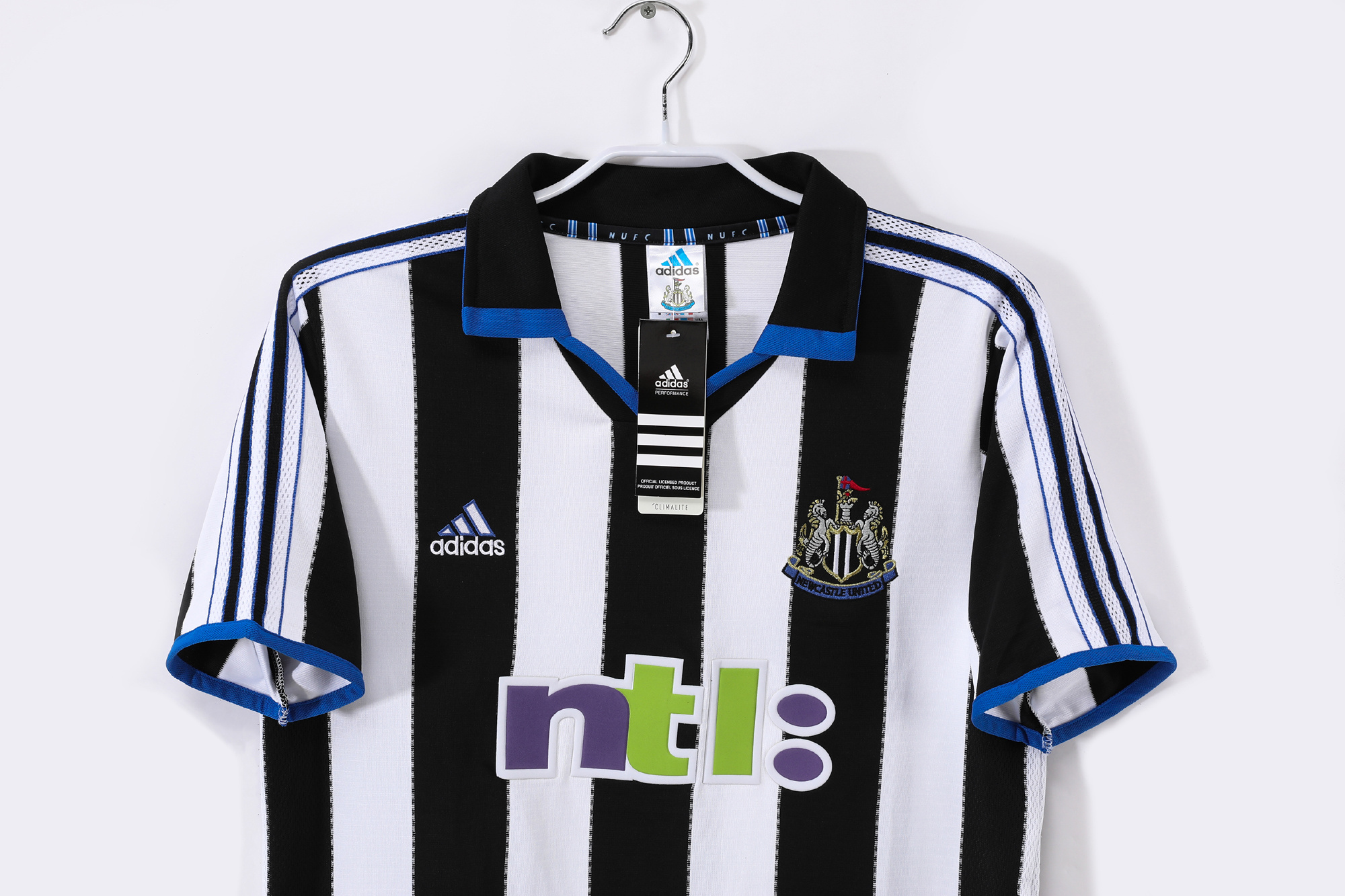 2000-2001 Newcastle United Home Retro Jersey - Image 2
