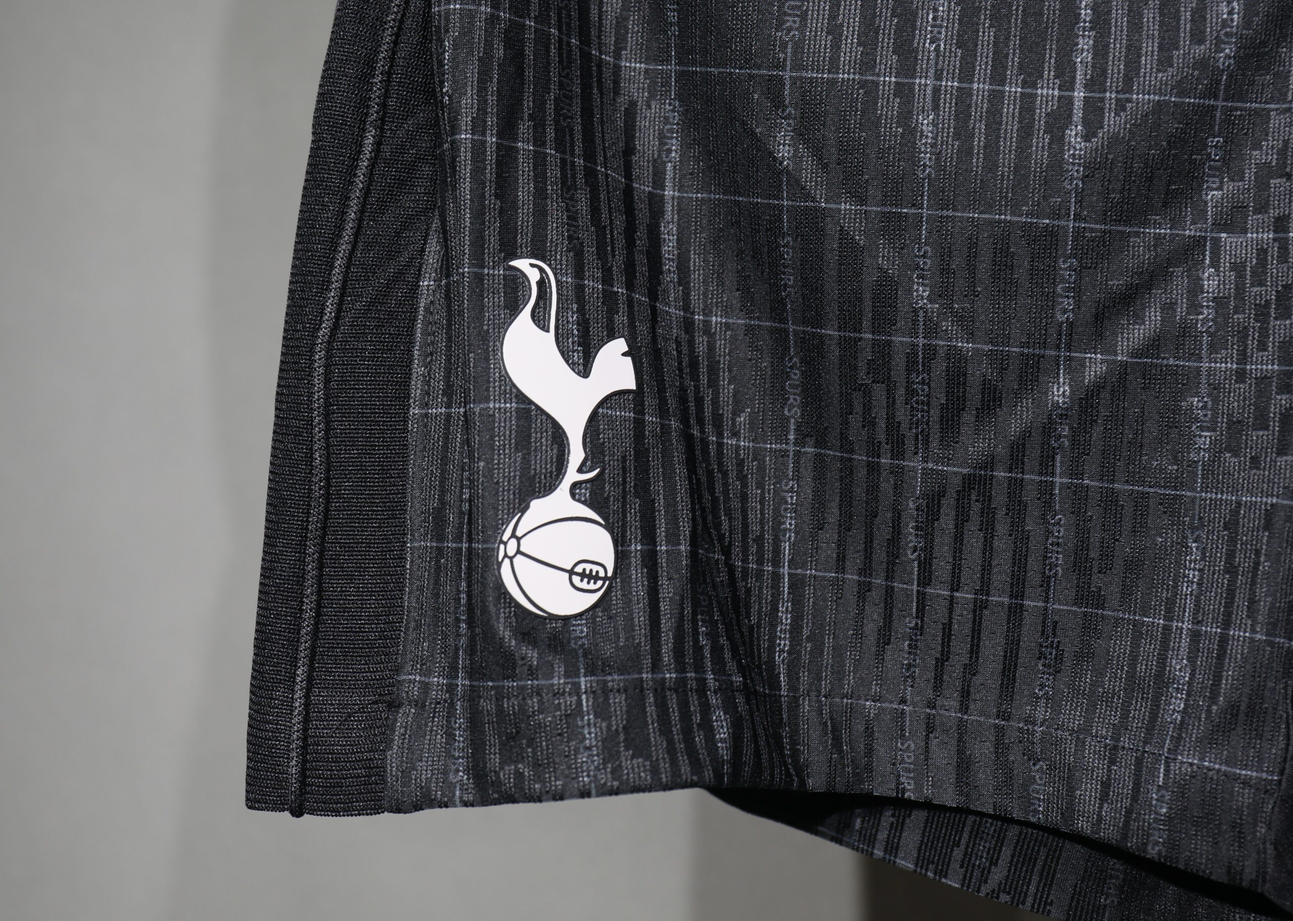 25-26 Tottenham Hotspur Away Player Shorts - Image 2