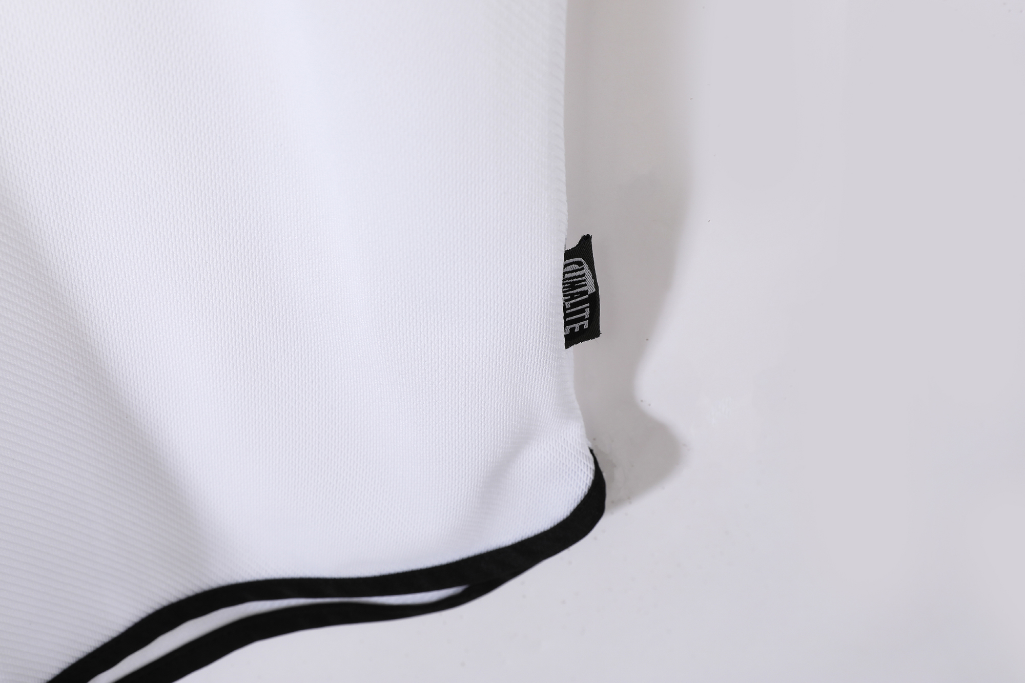 1999-2000 Newcastle United Away Retro Jersey - Image 7