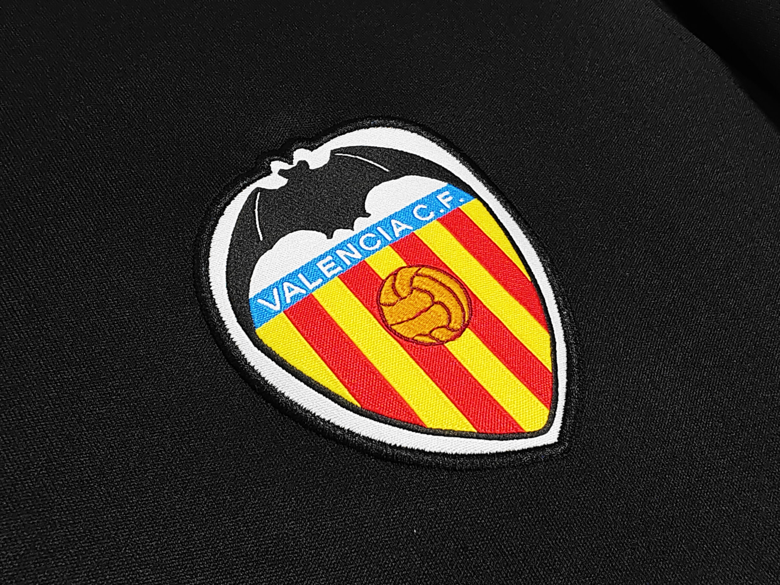 06-07 Valencia Away Retro Jersey - Image 5