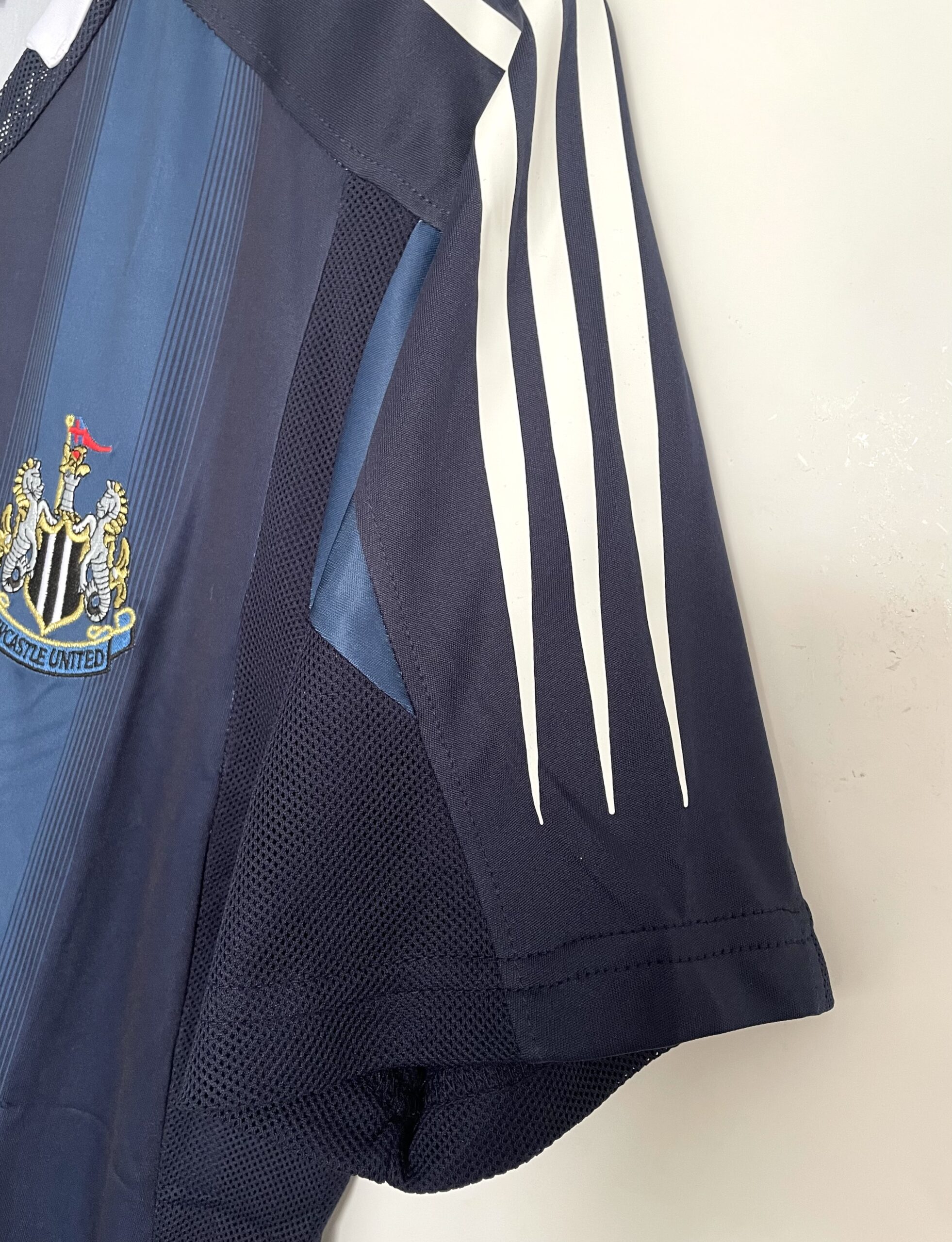 04-05 Newcastle United Away Retro Jersey - Image 5