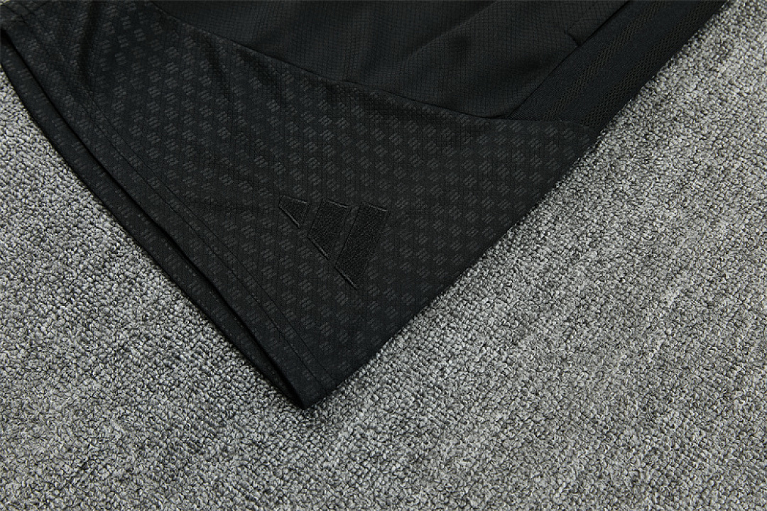 26-27Liverpool Short Sleeve Training Suit - Image 11