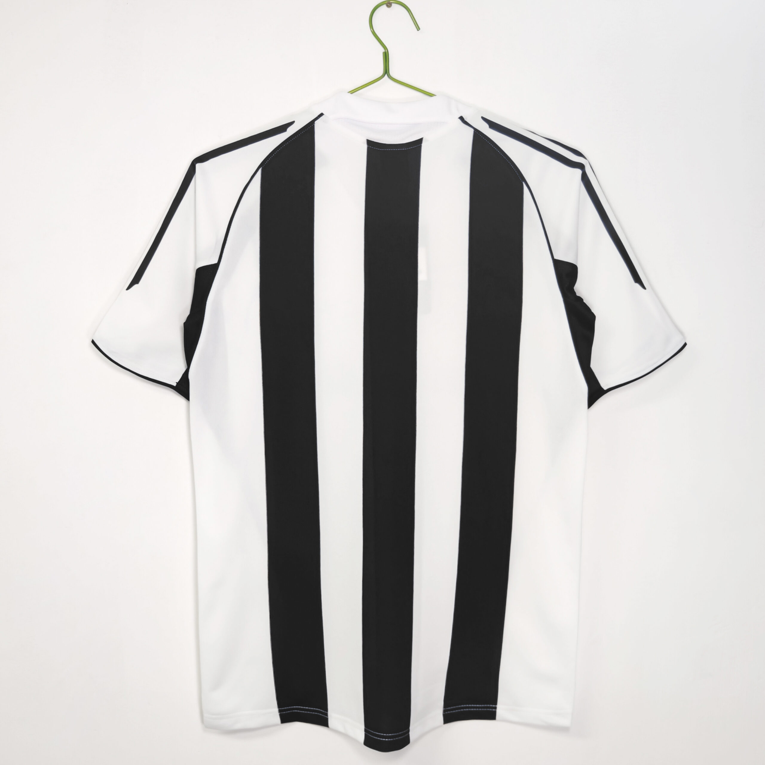 05-06 Newcastle United Home Retro Jersey - Image 7