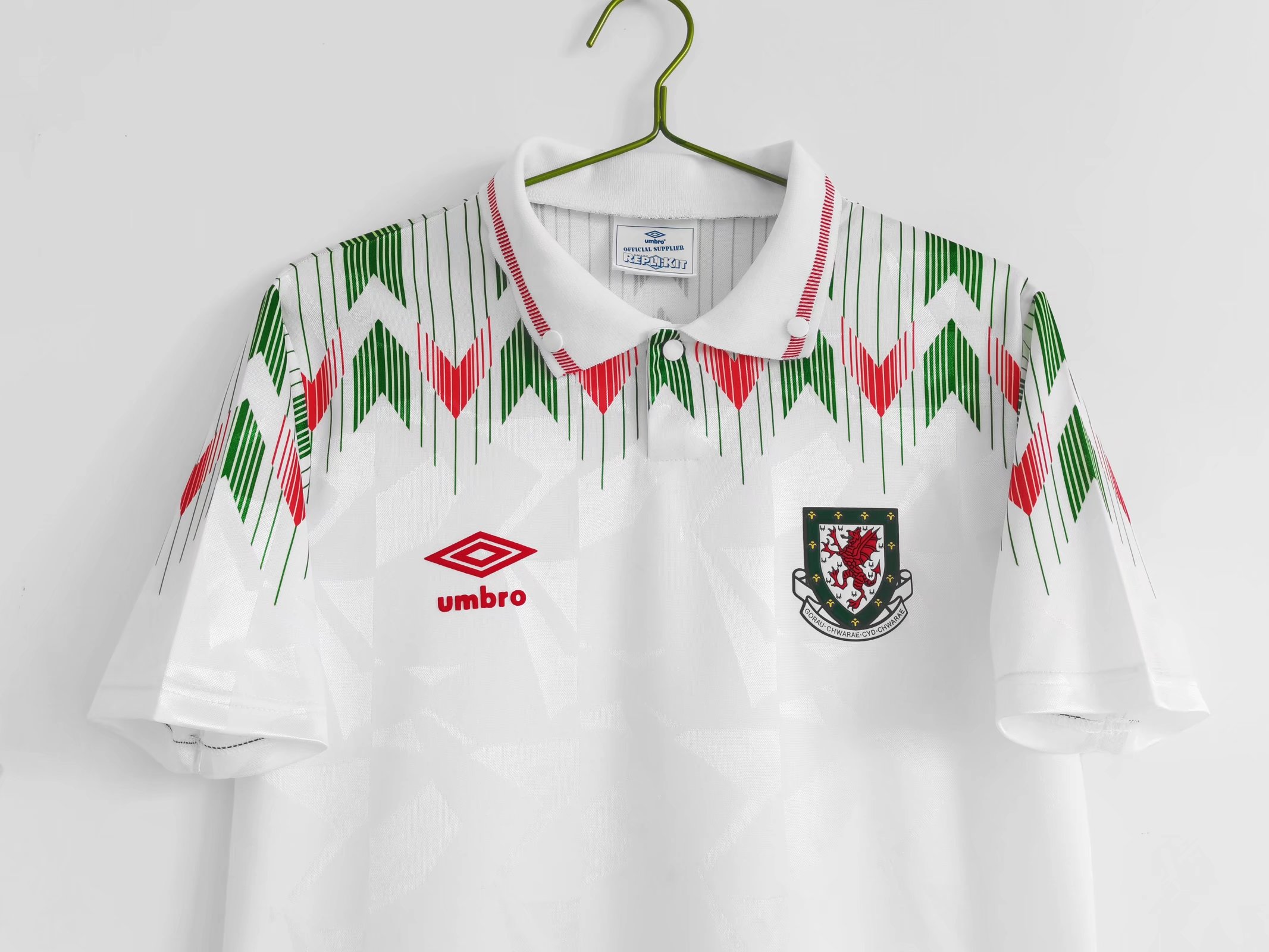 1990-92 Wales Away Retro Jersey - Image 4