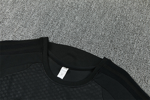 26-27Liverpool Short Sleeve Training Suit - Image 5