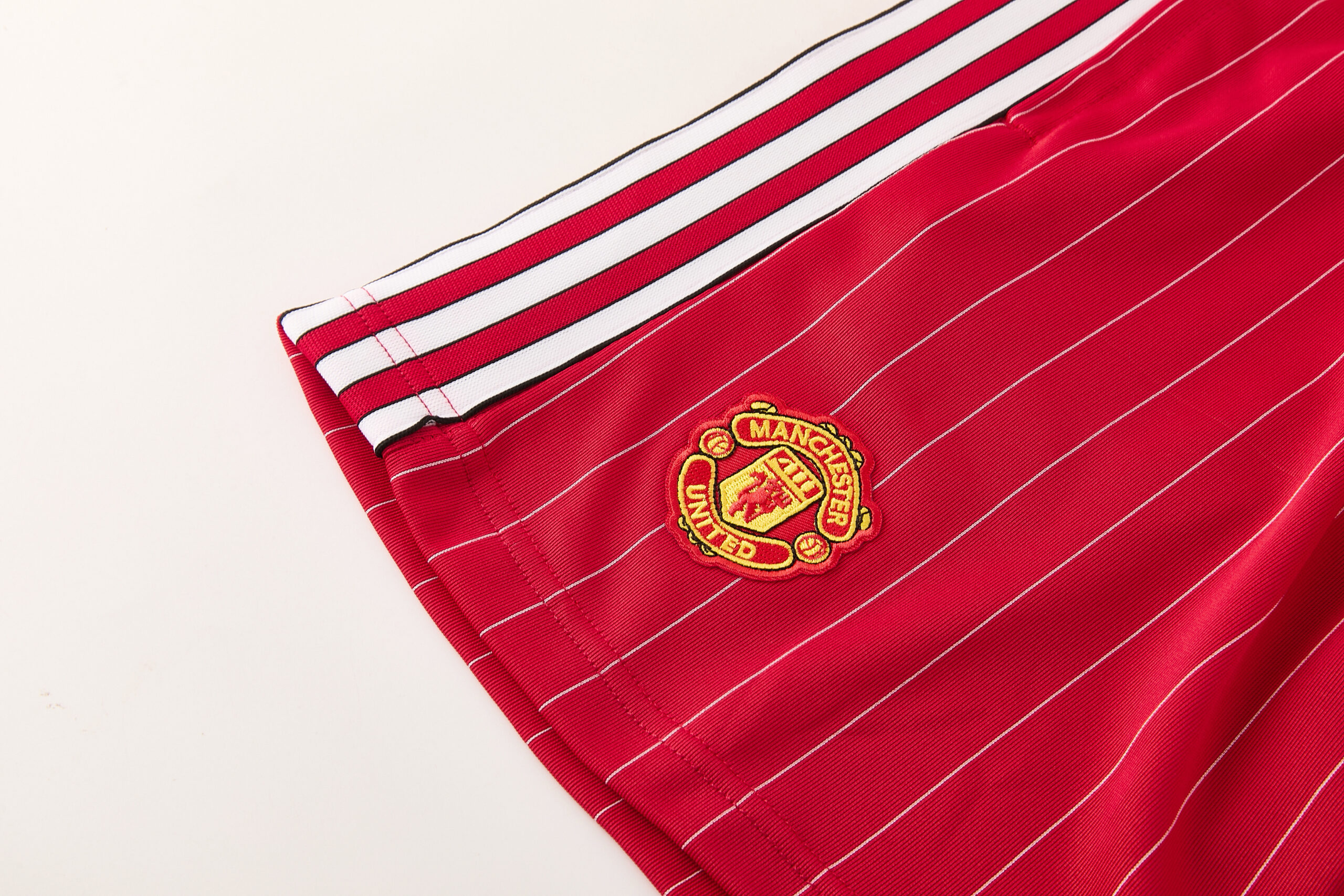 25-26 Mancehster United Short Sleeve Training Suit - Image 11