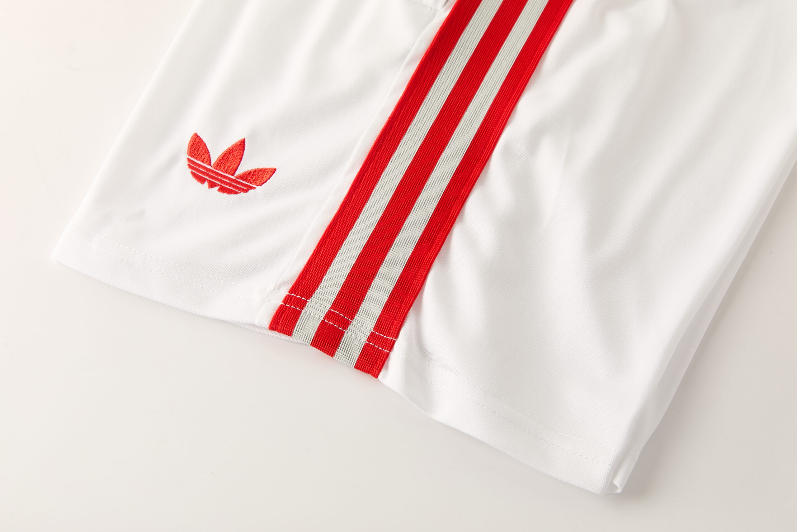 26-27 Liverpool Short Sleeve Training Suit - Image 10