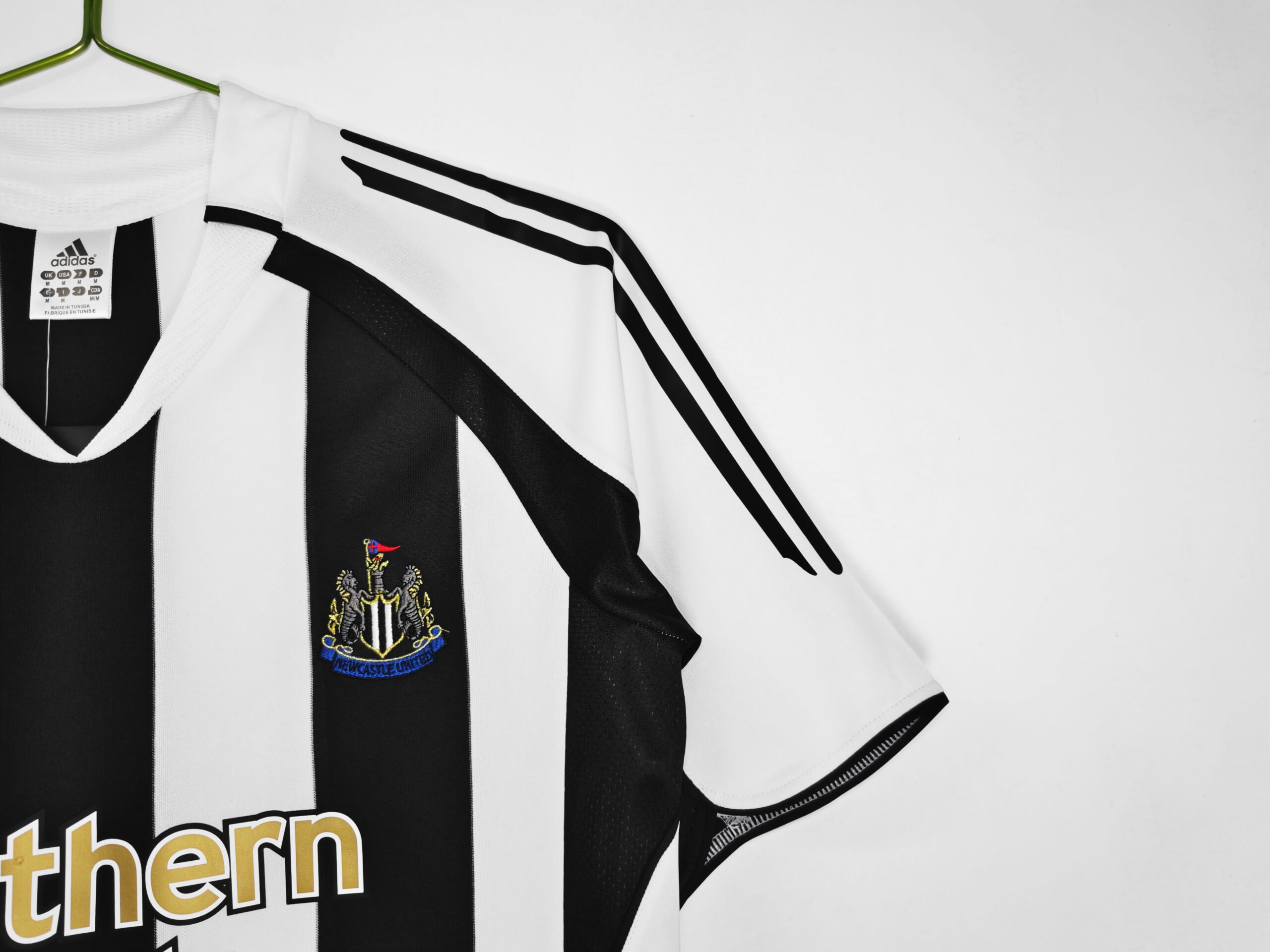 05-06 Newcastle United Home Retro Jersey - Image 4