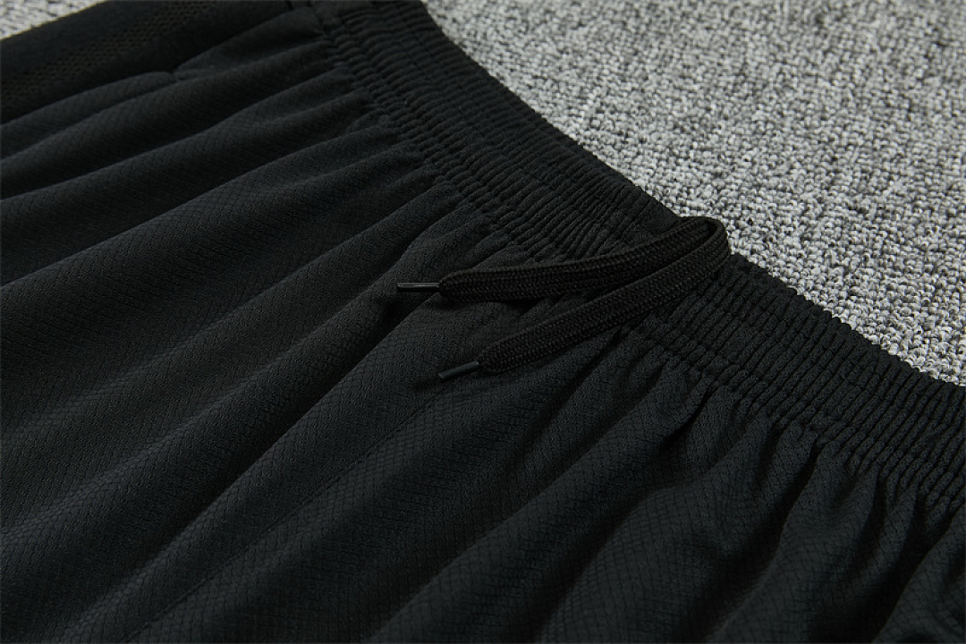 26-27Liverpool Short Sleeve Training Suit - Image 9