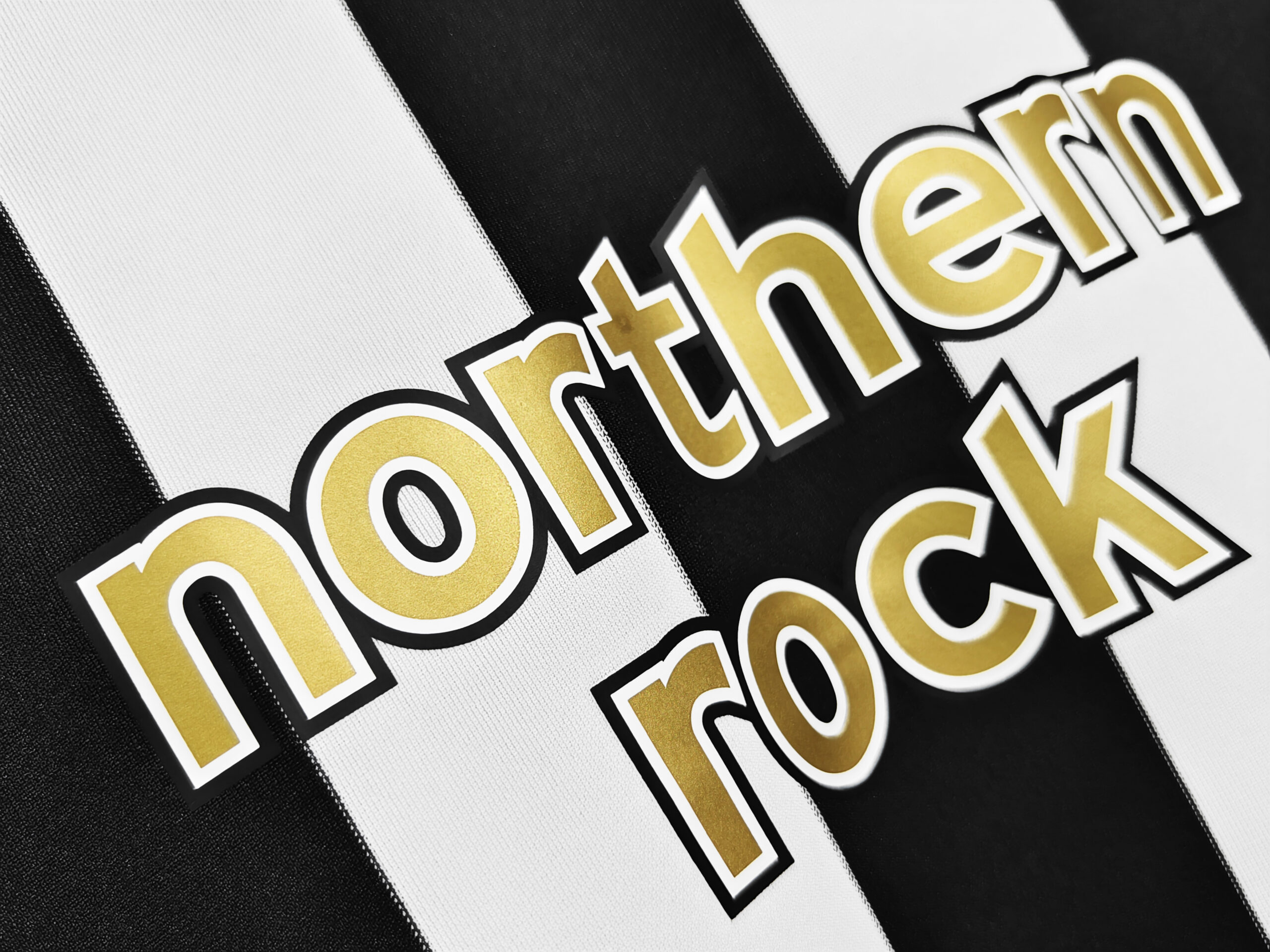 05-06 Newcastle United Home Retro Jersey - Image 6
